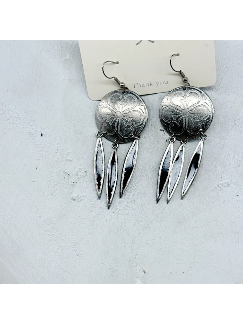 86c. Pewtertone Southwest Black Earrings Southwest